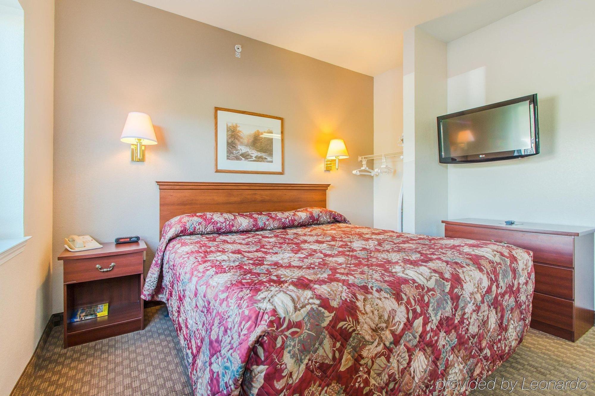 Intown Suites Extended Stay Colorado Springs Exterior photo