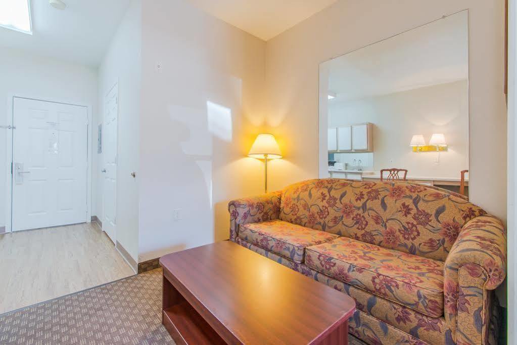 Intown Suites Extended Stay Colorado Springs Exterior photo